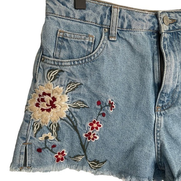 TOPSHOP MOTO Mom Jean Shorts Size 6 Raw Hem High Waist Embroidered Boho embroid - Picture 4 of 8